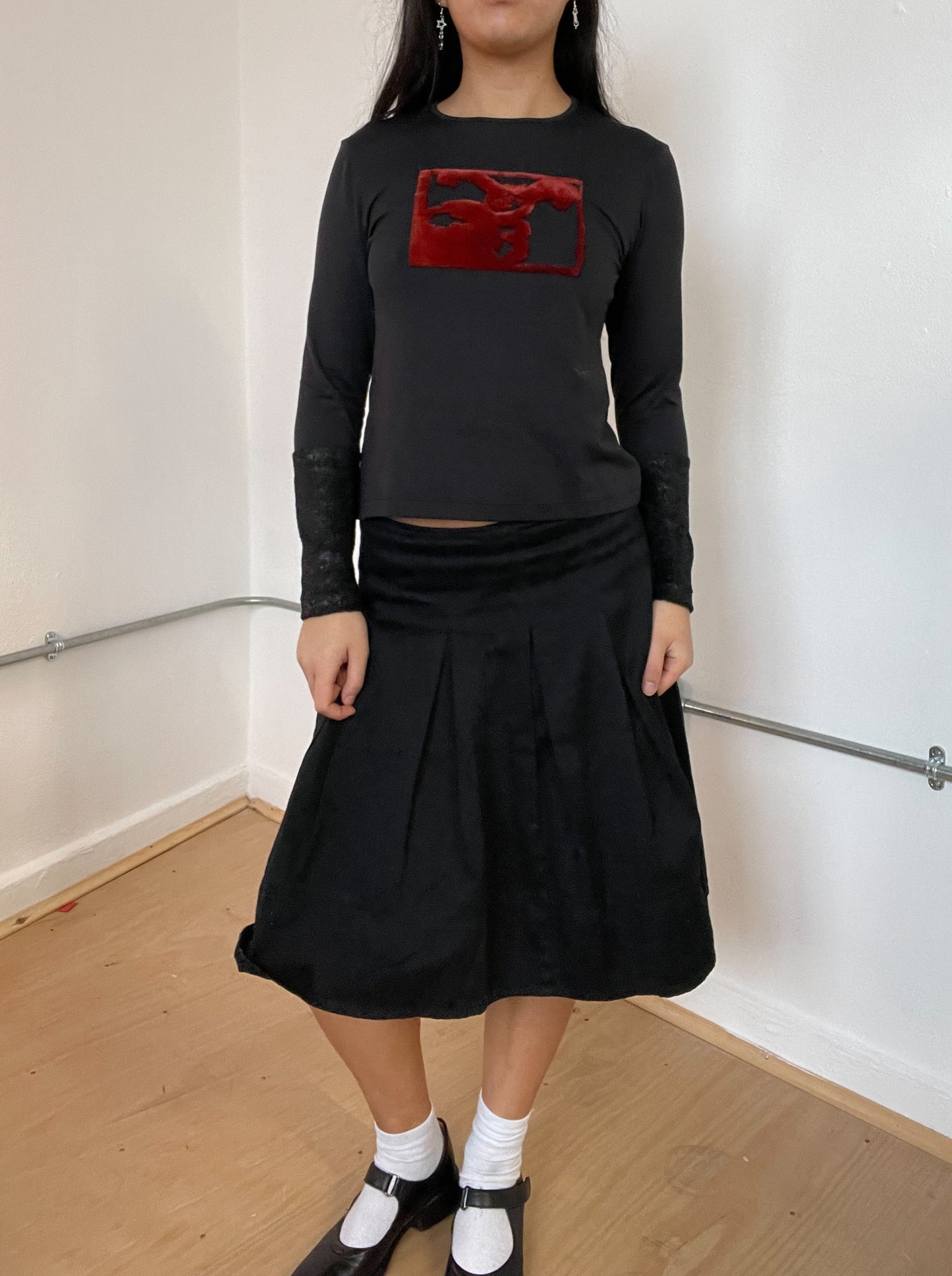 Black graphic print long sleeve top