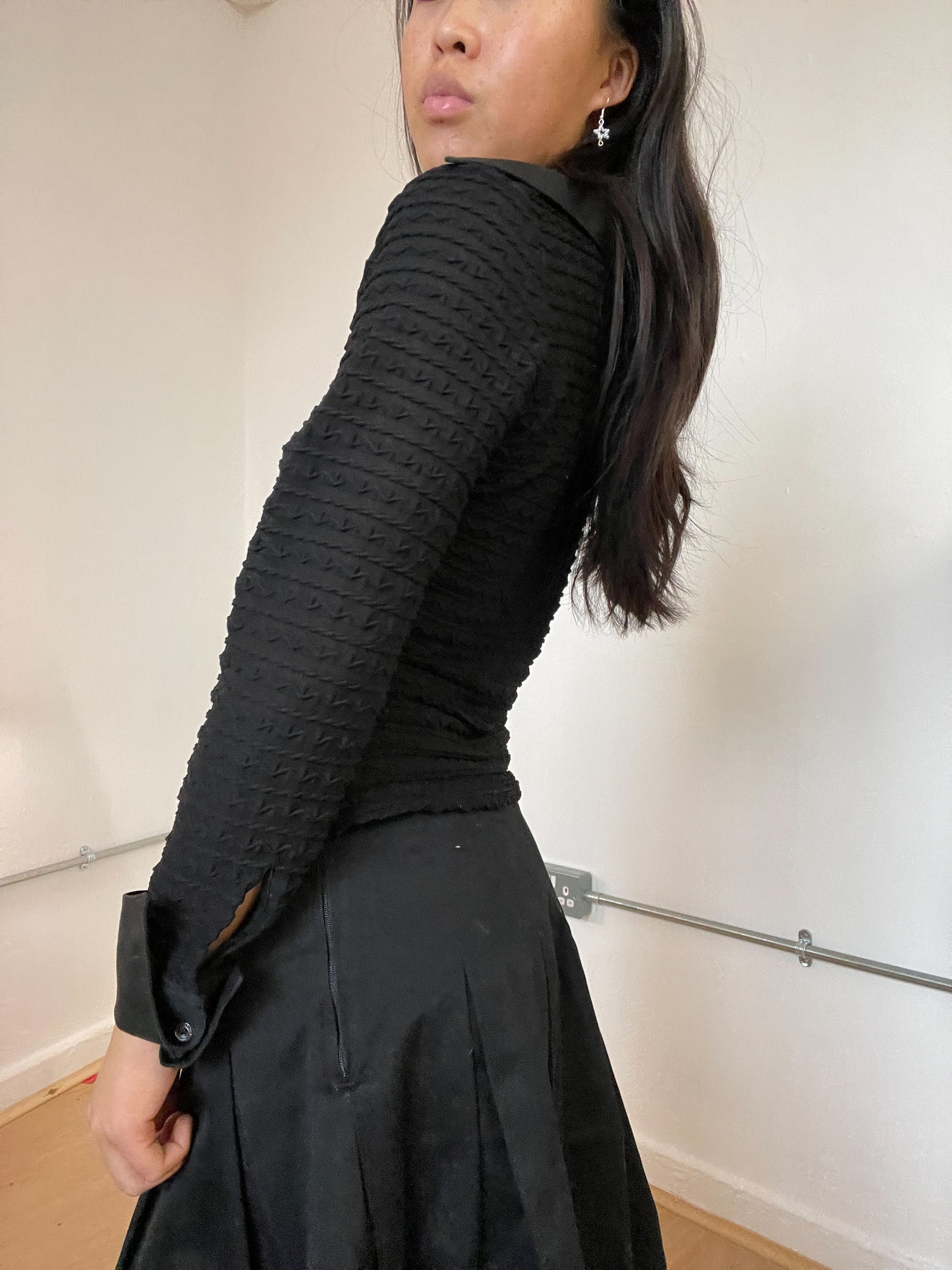 Black shirt long sleeve top