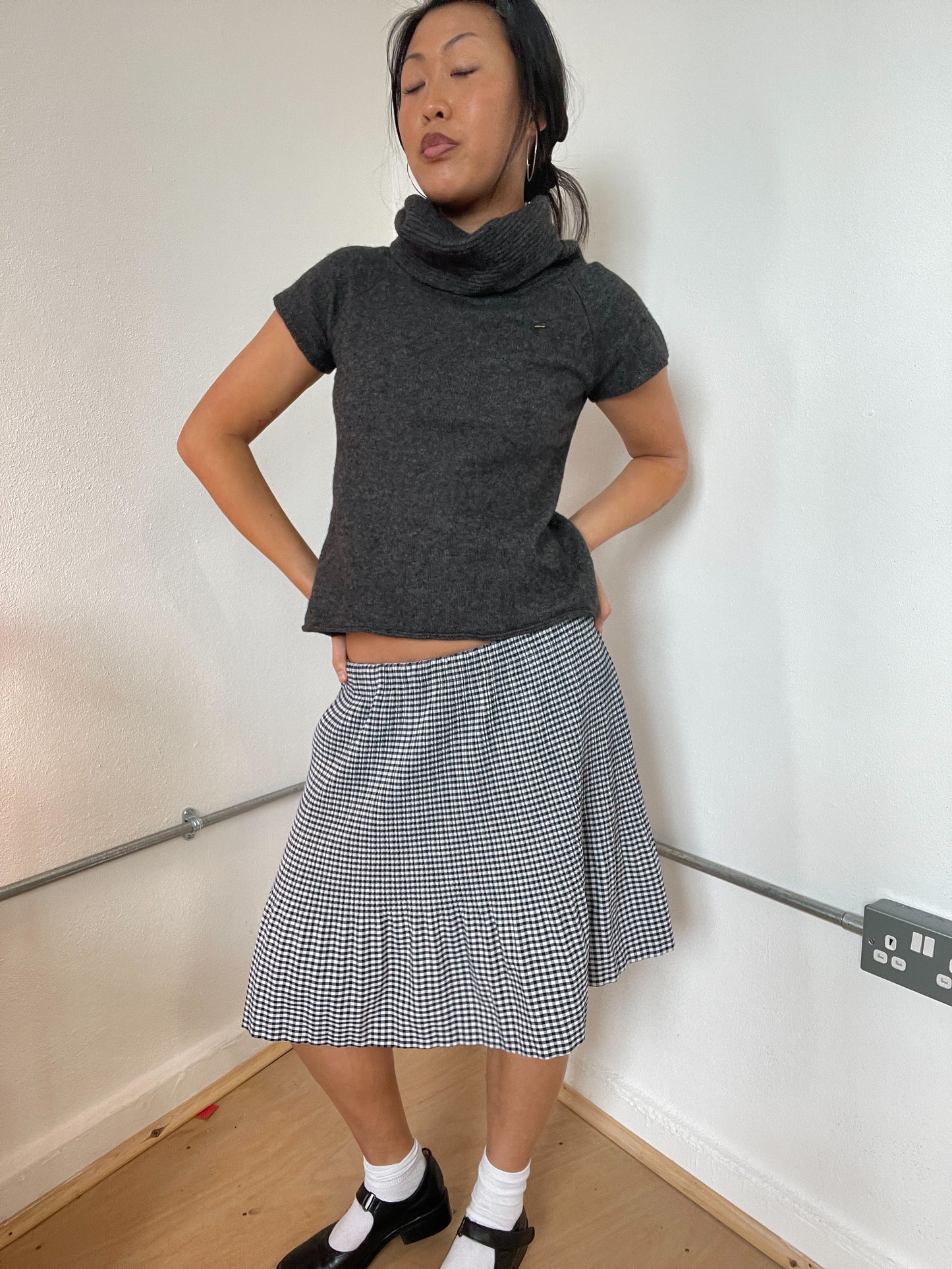 Grey knit short sleeve top