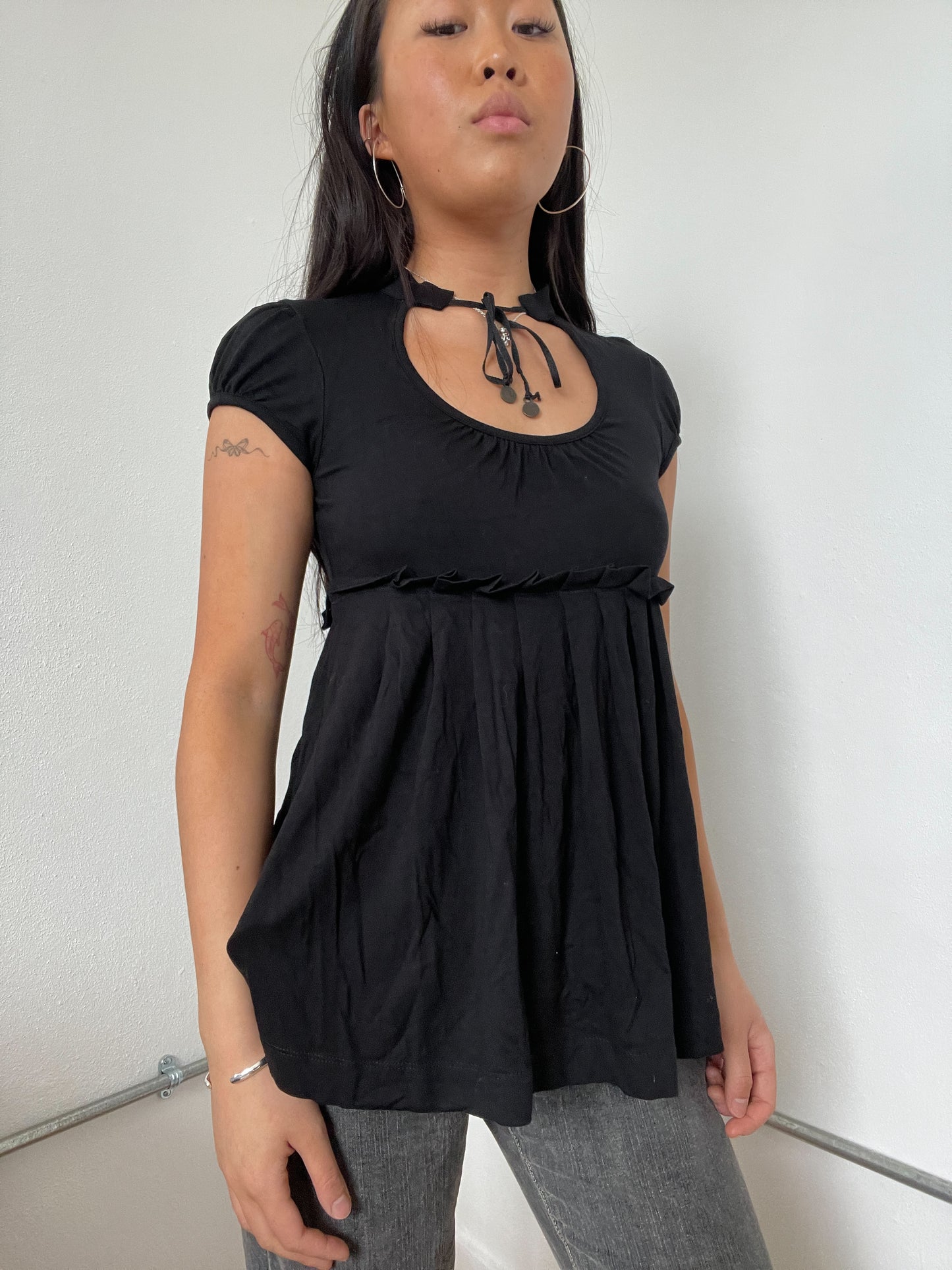 Black Cut-Out Cop Copine Swing Top
