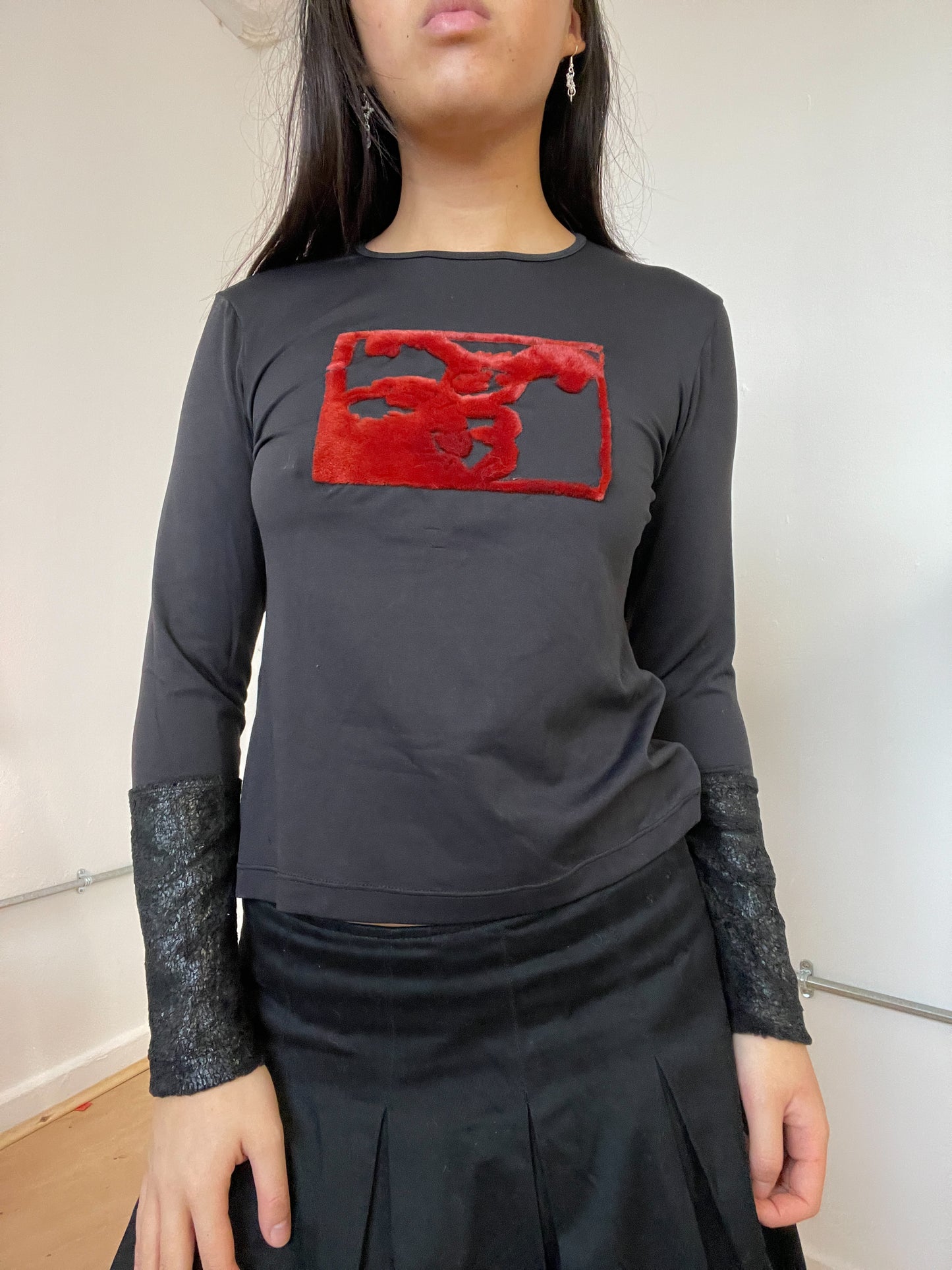 Black graphic print long sleeve top