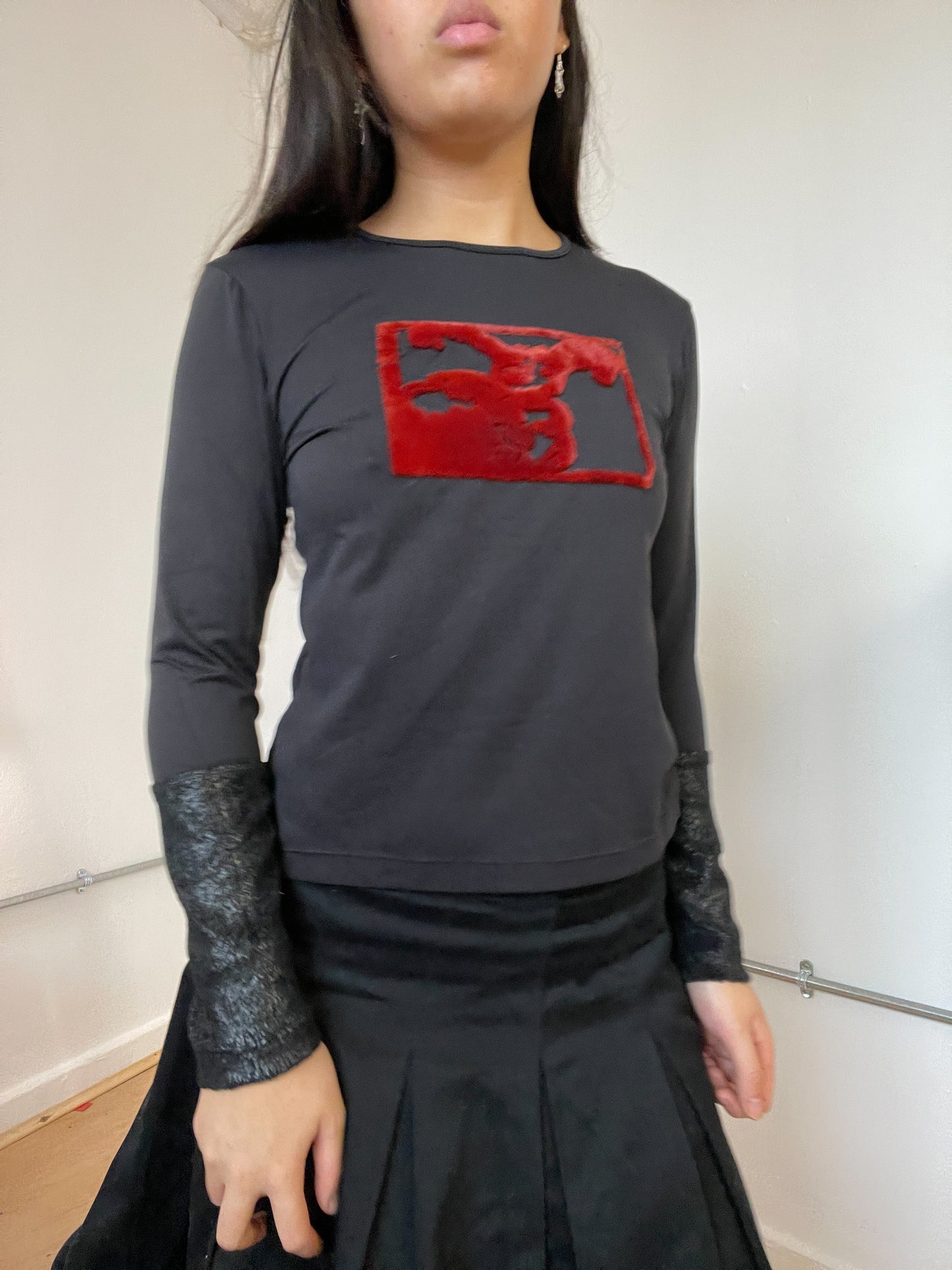 Black graphic print long sleeve top
