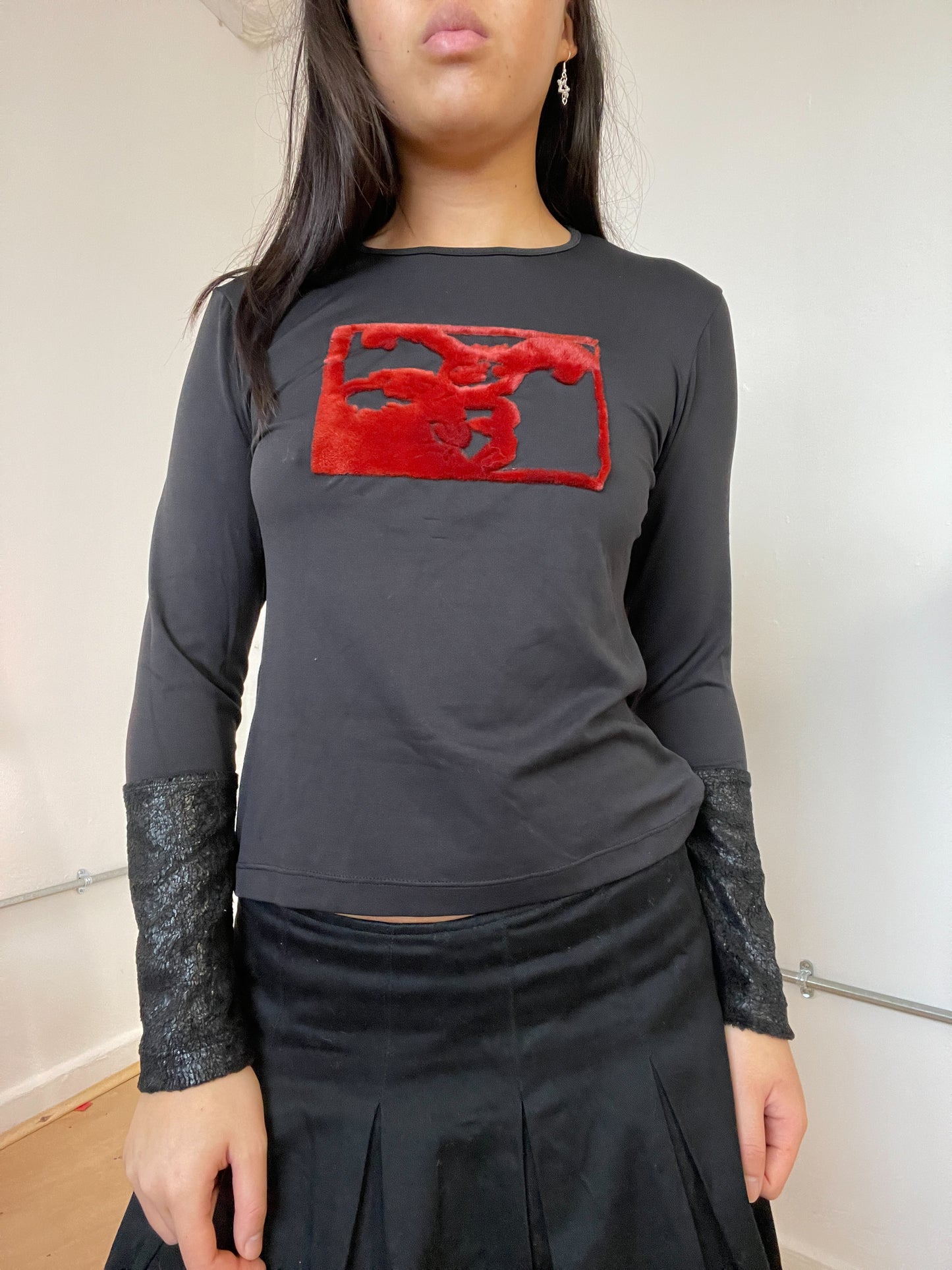 Black graphic print long sleeve top