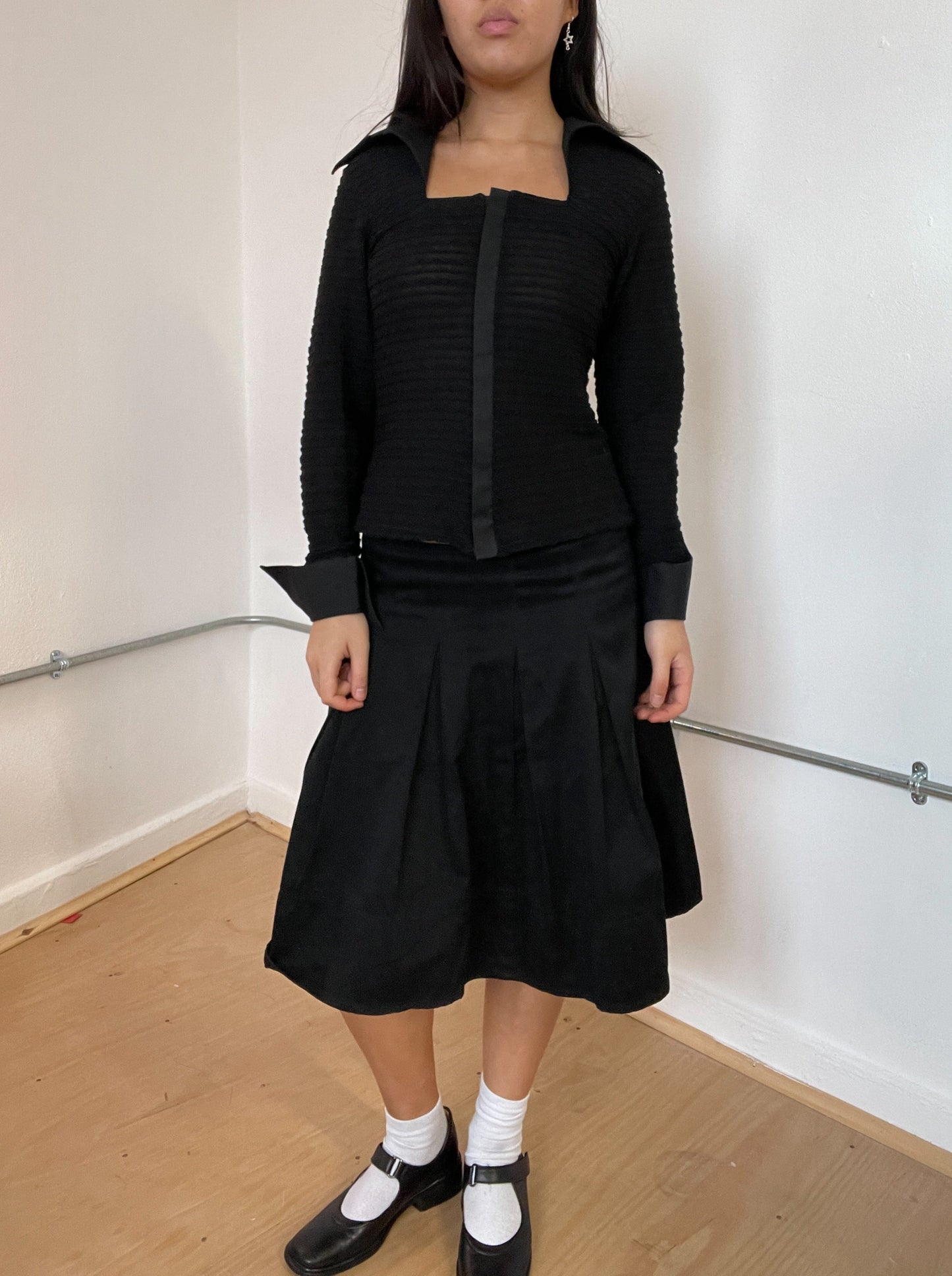 Black shirt long sleeve top