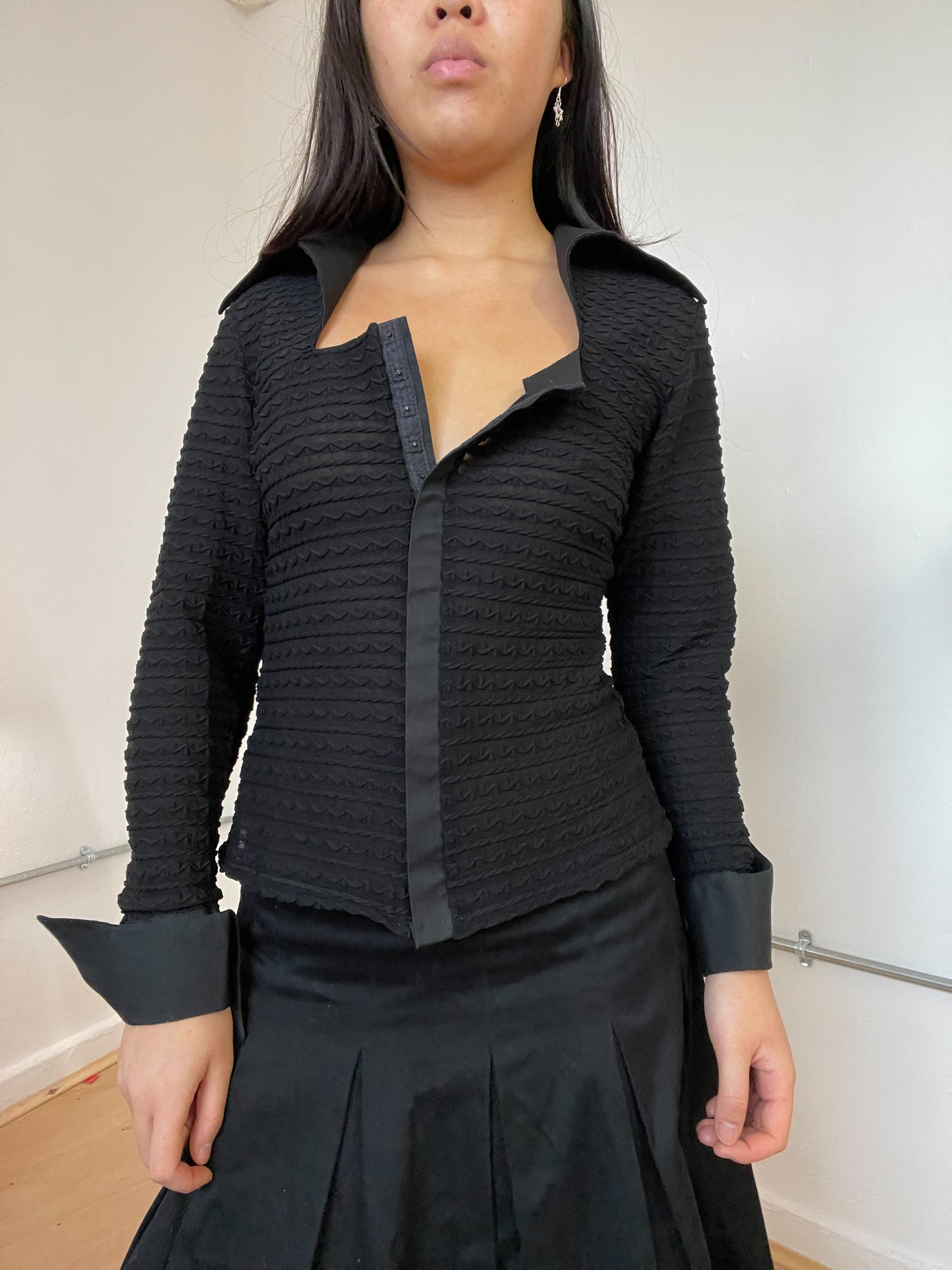 Black shirt long sleeve top